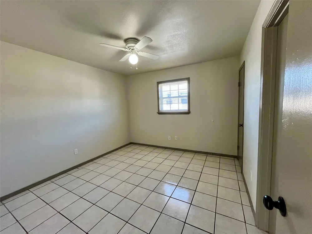 1042 W Village Court #D Pasadena, TX 77506