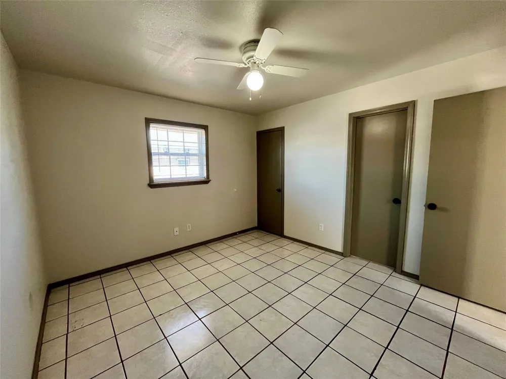 1042 W Village Court #D Pasadena, TX 77506