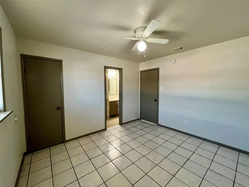 1042 W Village Court #D Pasadena, TX 77506