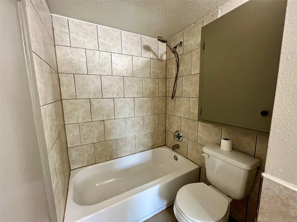 1042 W Village Court #D Pasadena, TX 77506