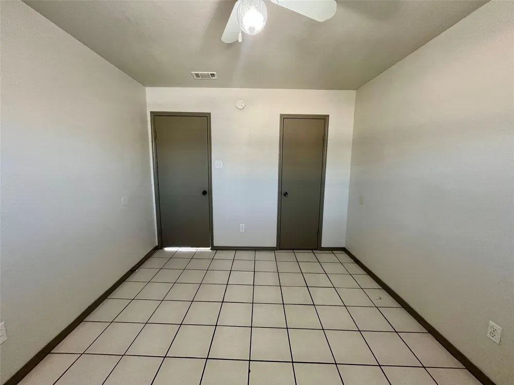 1042 W Village Court #D Pasadena, TX 77506