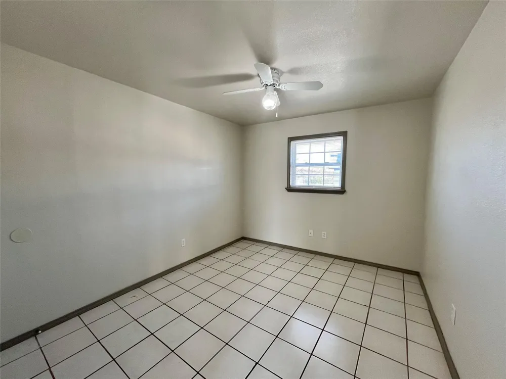1042 W Village Court #D Pasadena, TX 77506