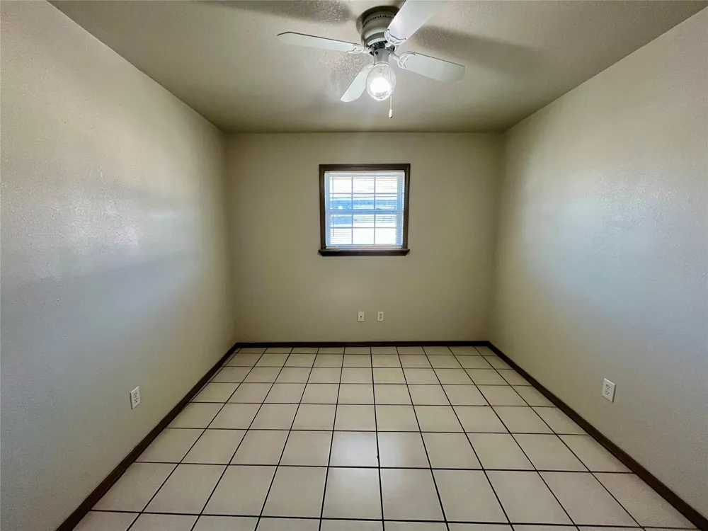 1042 W Village Court #D Pasadena, TX 77506