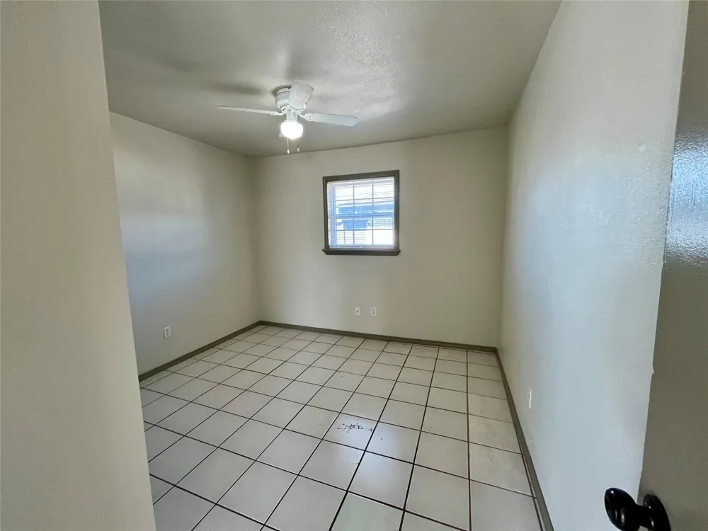 1042 W Village Court #D Pasadena, TX 77506
