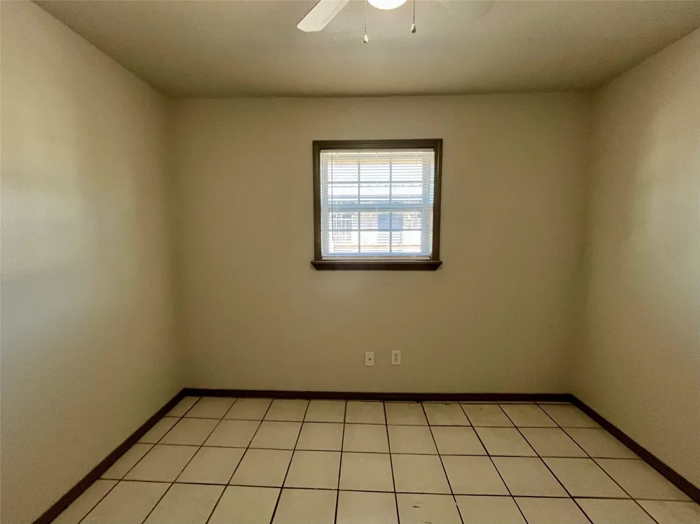 1042 W Village Court #D Pasadena, TX 77506