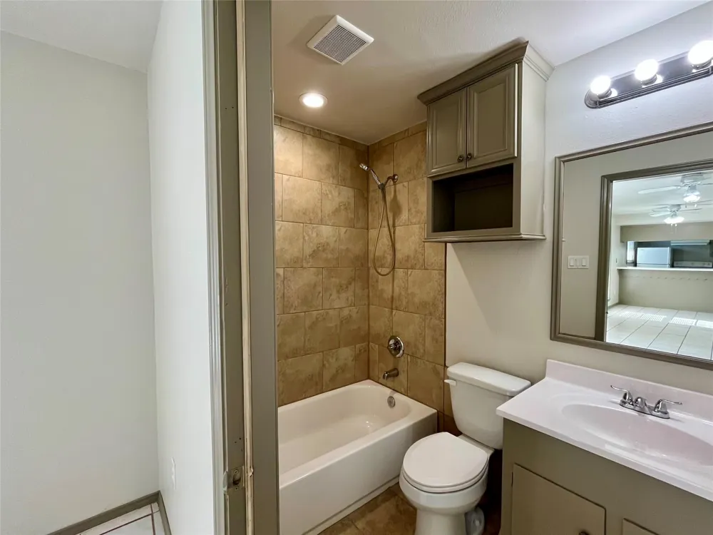 1042 W Village Court #D Pasadena, TX 77506