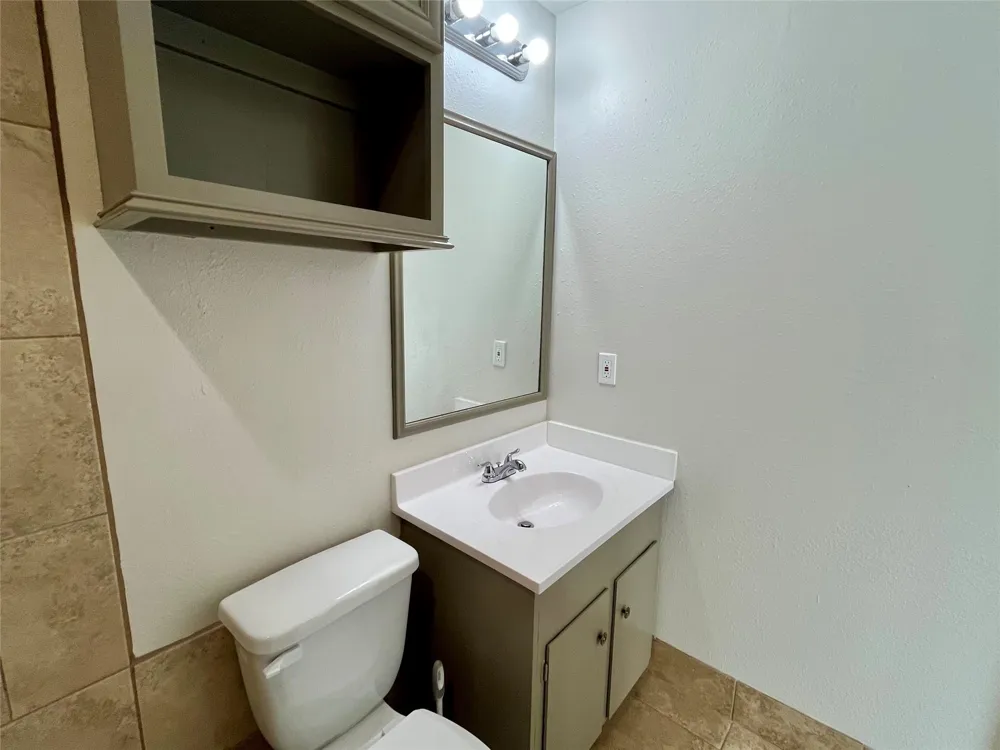 1042 W Village Court #D Pasadena, TX 77506