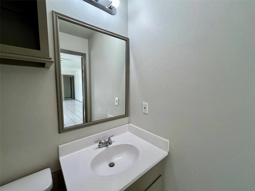 1042 W Village Court #D Pasadena, TX 77506
