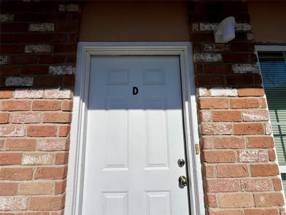 1042 W Village Court #D Pasadena, TX 77506
