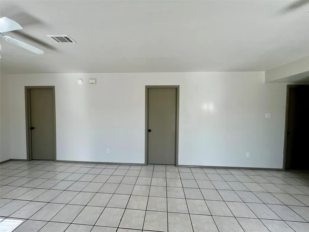 1042 W Village Court #D Pasadena, TX 77506