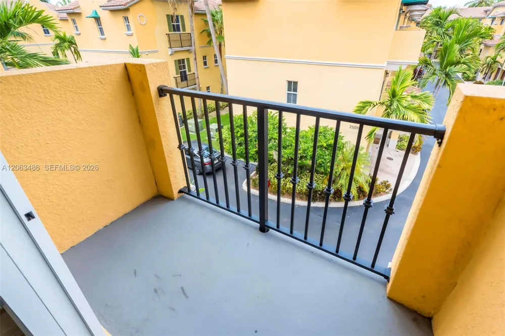 2516 SW 14th Ave #403 Fort Lauderdale, FL 33315
