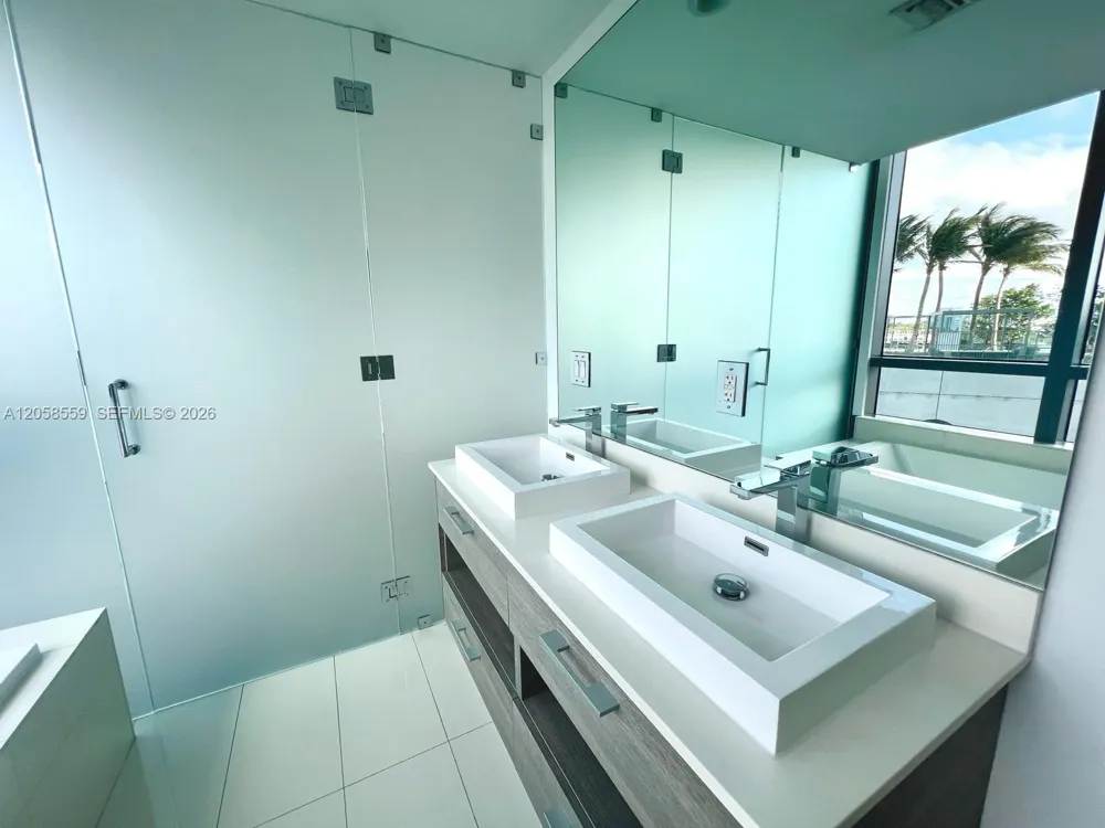 650 NE 32nd St #908 Miami, FL 33137