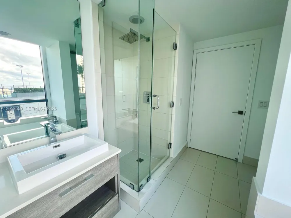 650 NE 32nd St #908 Miami, FL 33137