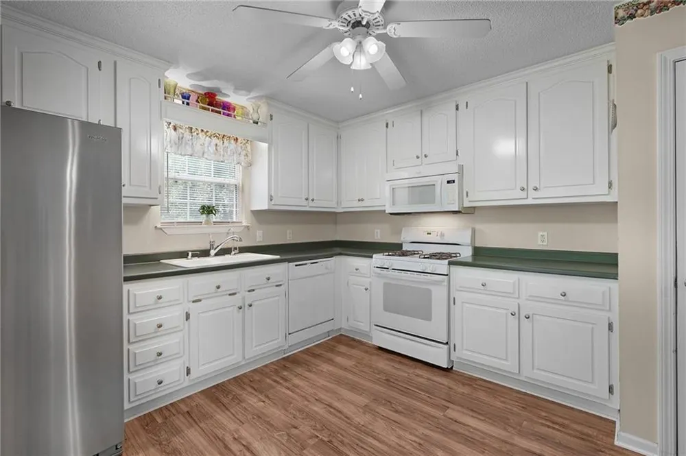154 Honeysuckle Drive SE Calhoun, GA 30701