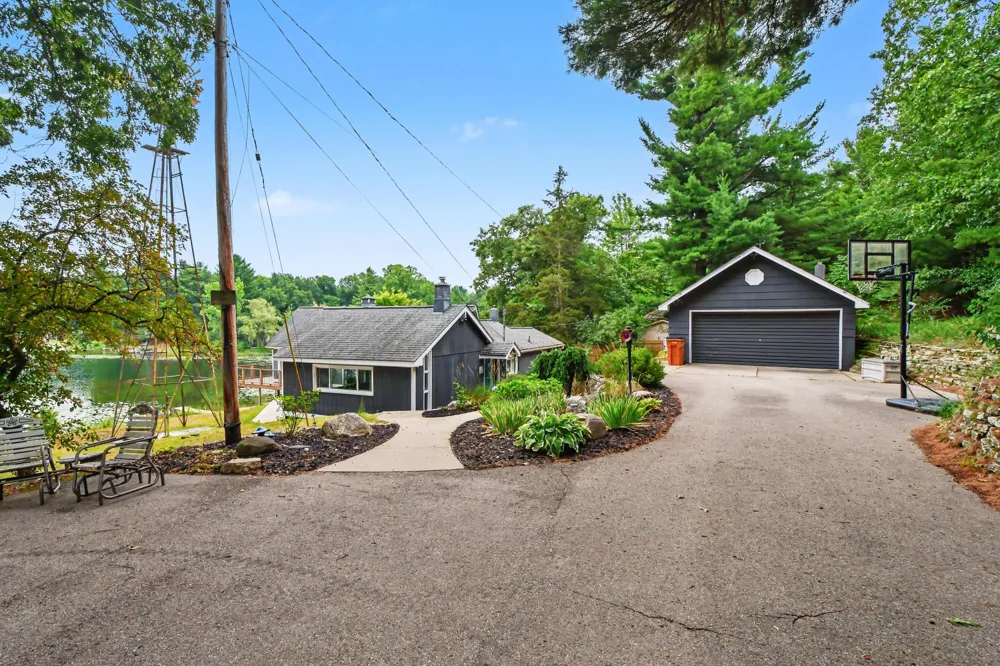 10848 Simpson W Greenville, MI 48838