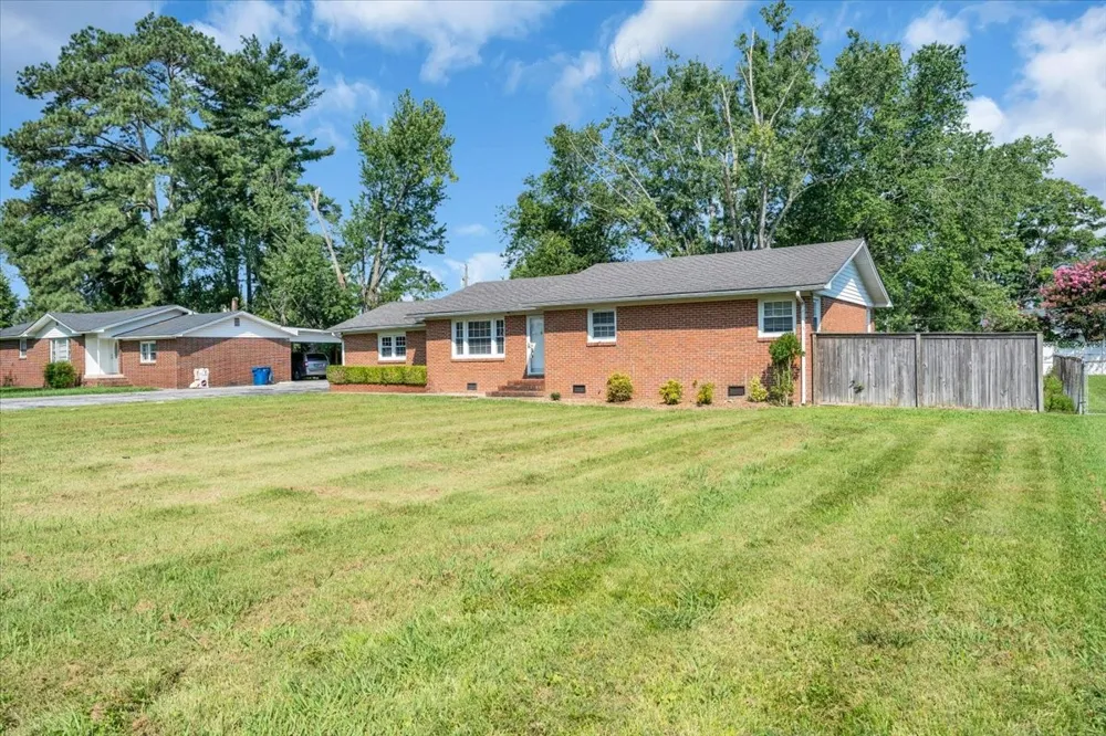 611 Henley St Manchester, TN 37355