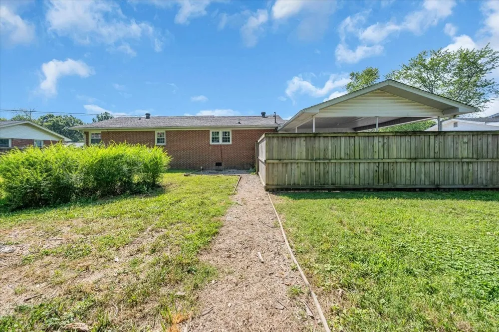 611 Henley St Manchester, TN 37355
