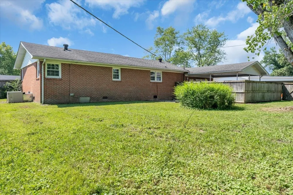 611 Henley St Manchester, TN 37355