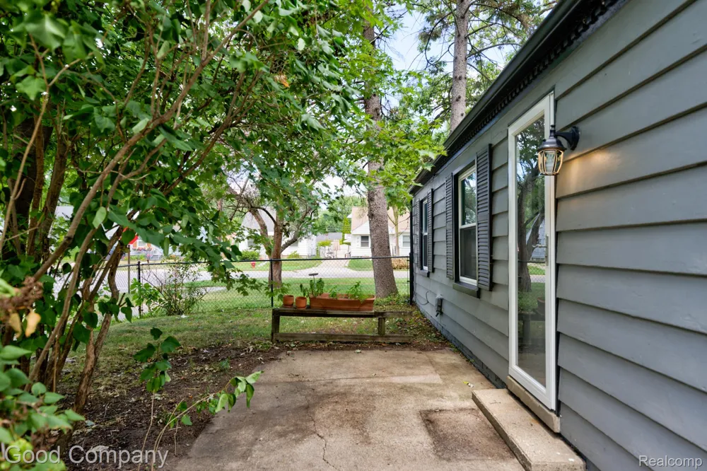 1710 Woodward Heights Ferndale City, MI 48220