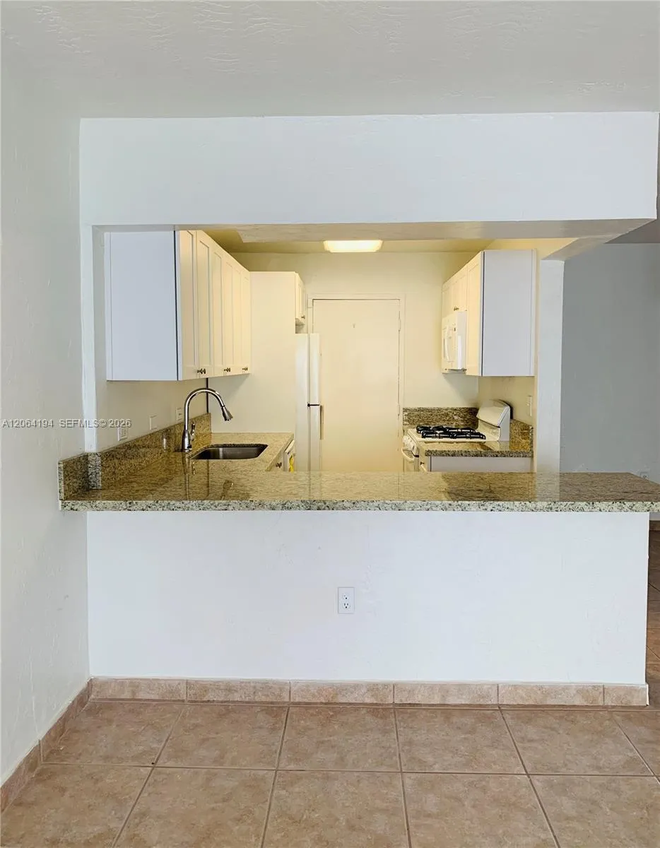 6900 Kendall Dr #A304 Pinecrest, FL 33156