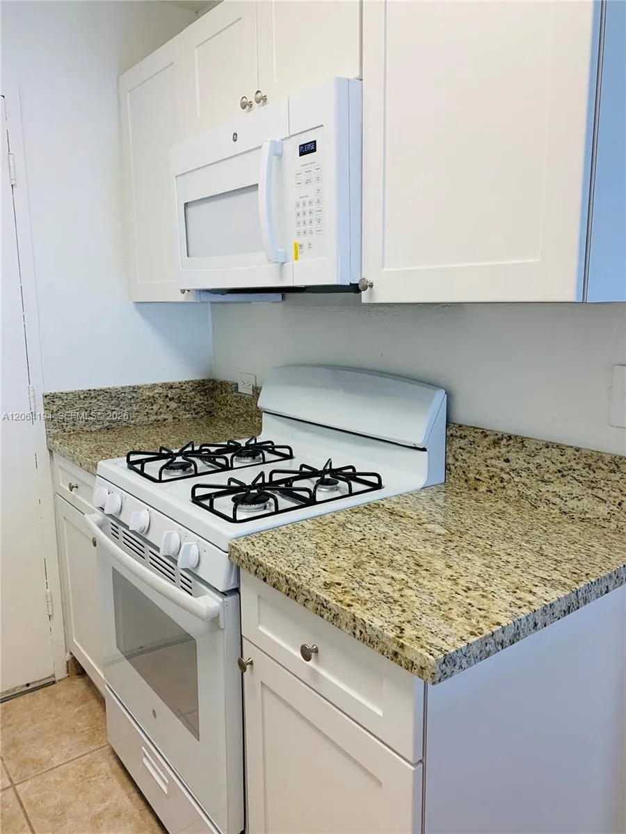 6900 Kendall Dr #A304 Pinecrest, FL 33156
