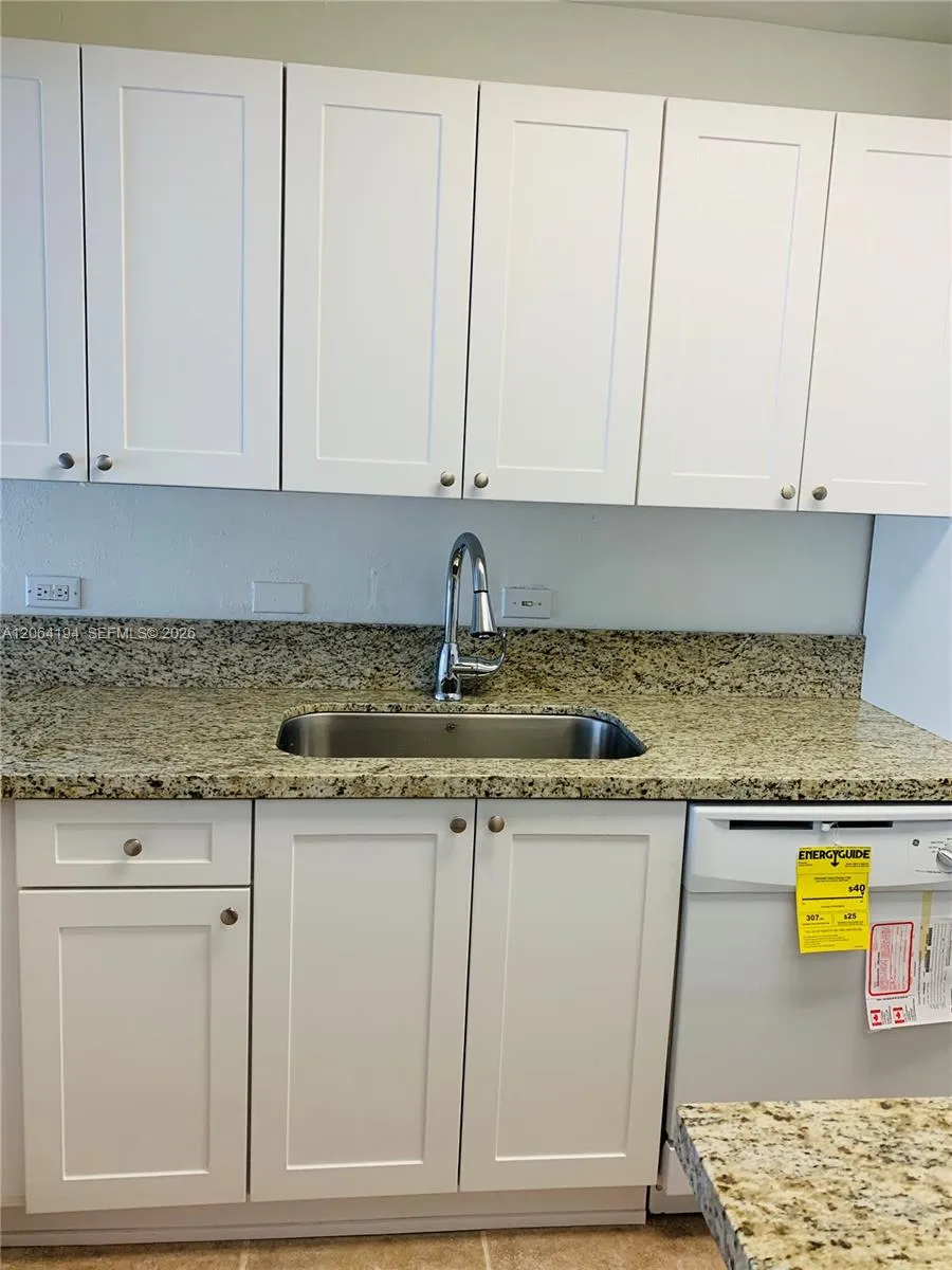 6900 Kendall Dr #A304 Pinecrest, FL 33156