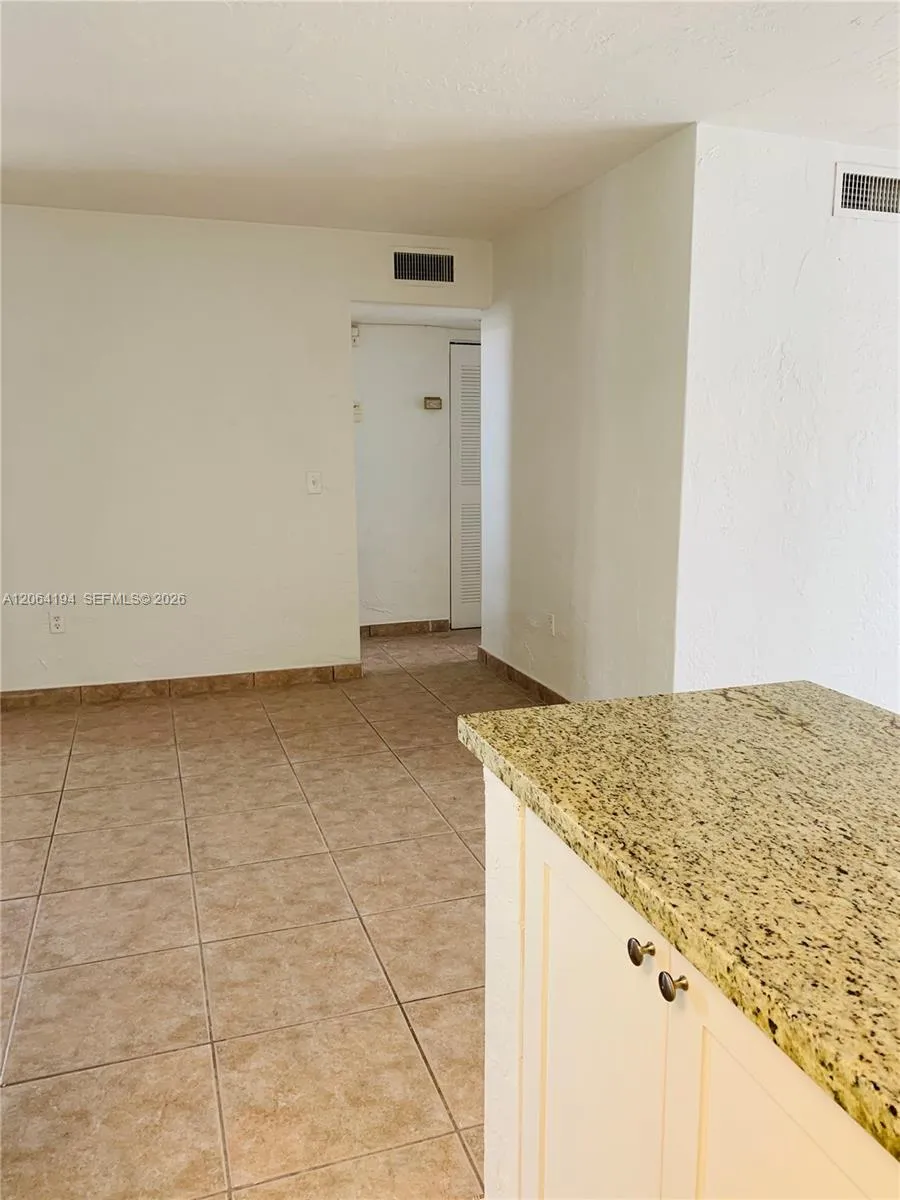 6900 Kendall Dr #A304 Pinecrest, FL 33156