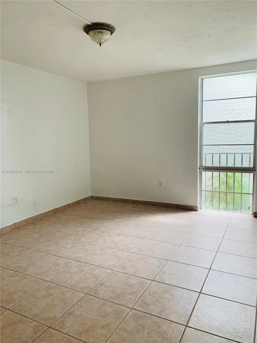 6900 Kendall Dr #A304 Pinecrest, FL 33156