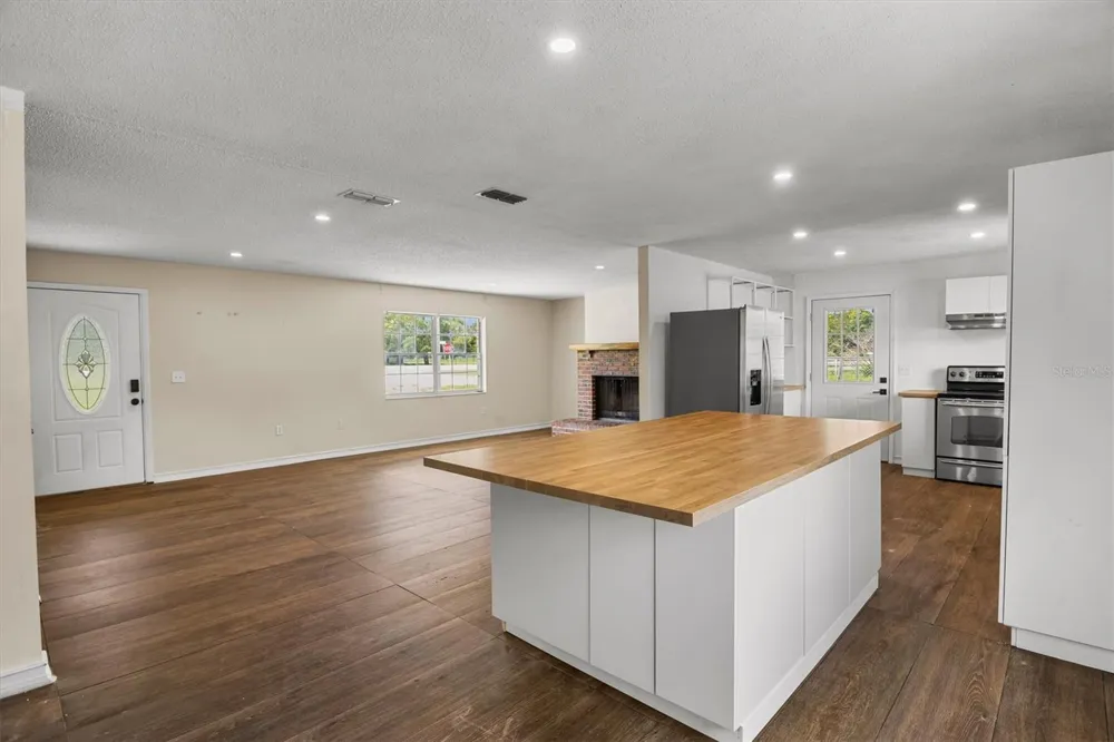 9545 STATE ROAD 33 Polk City, FL 33868