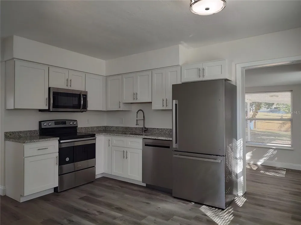4637 12TH AVENUE St Petersburg, FL 33713