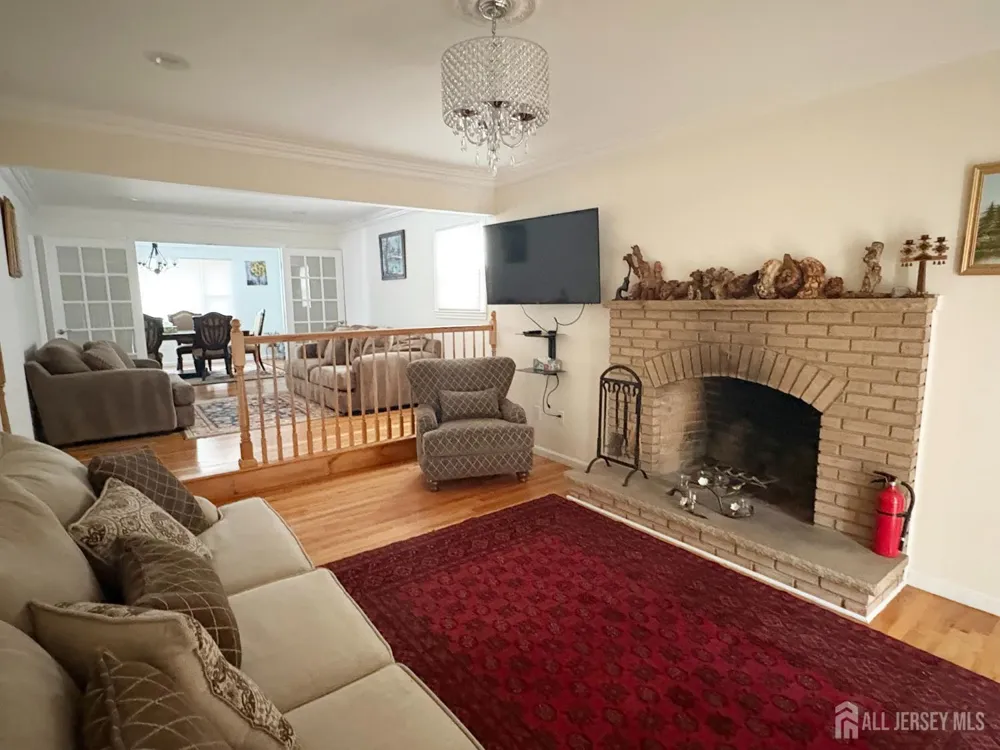 61 Rose Street Edison, NJ 08817