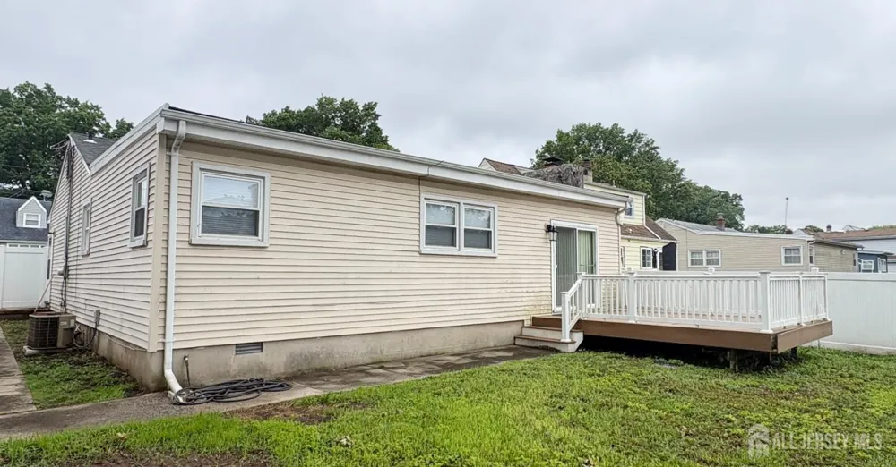 61 Rose Street Edison, NJ 08817