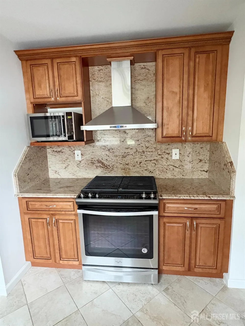 61 Rose Street Edison, NJ 08817