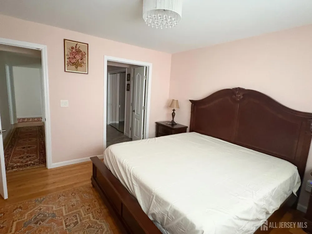 61 Rose Street Edison, NJ 08817