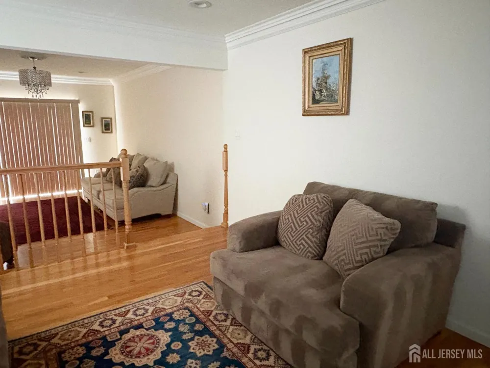 61 Rose Street Edison, NJ 08817