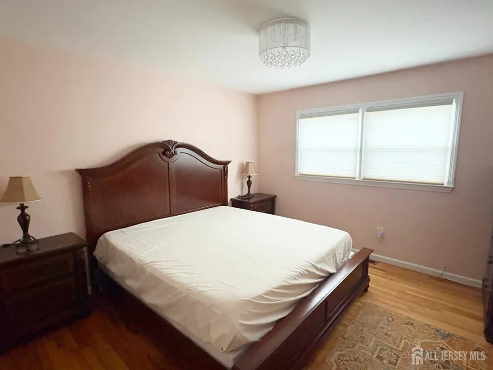 61 Rose Street Edison, NJ 08817