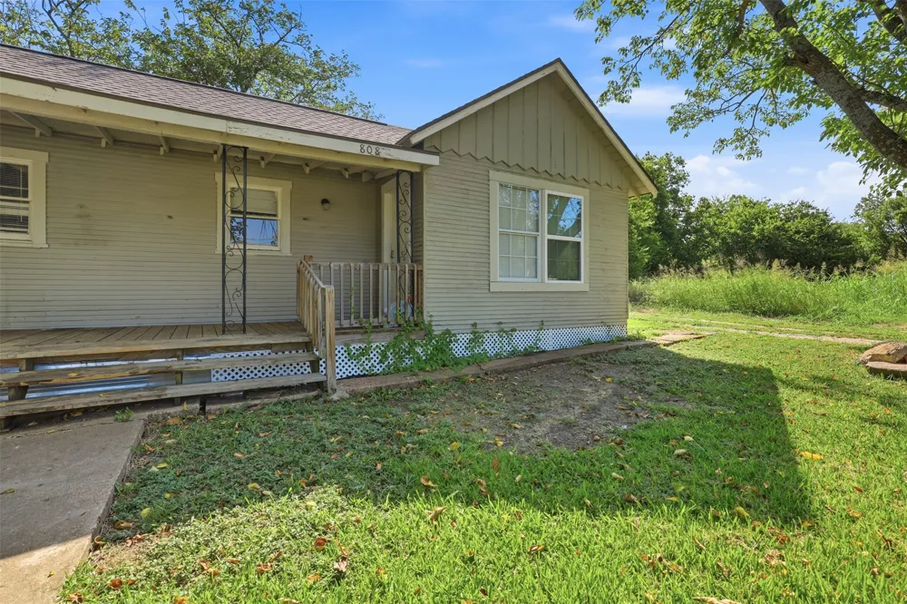 808 Mill Street Itasca, TX 76055