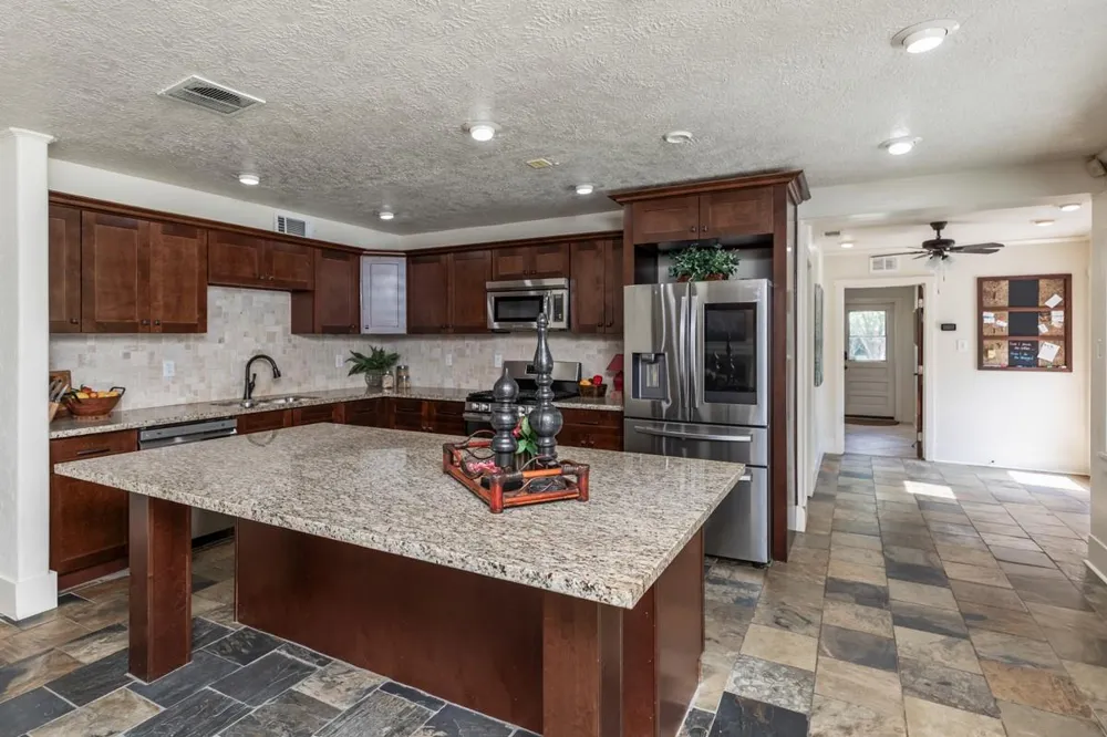 1280 Cherokee Lane Beaumont, TX 77702