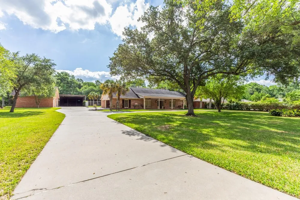 1280 Cherokee Lane Beaumont, TX 77702