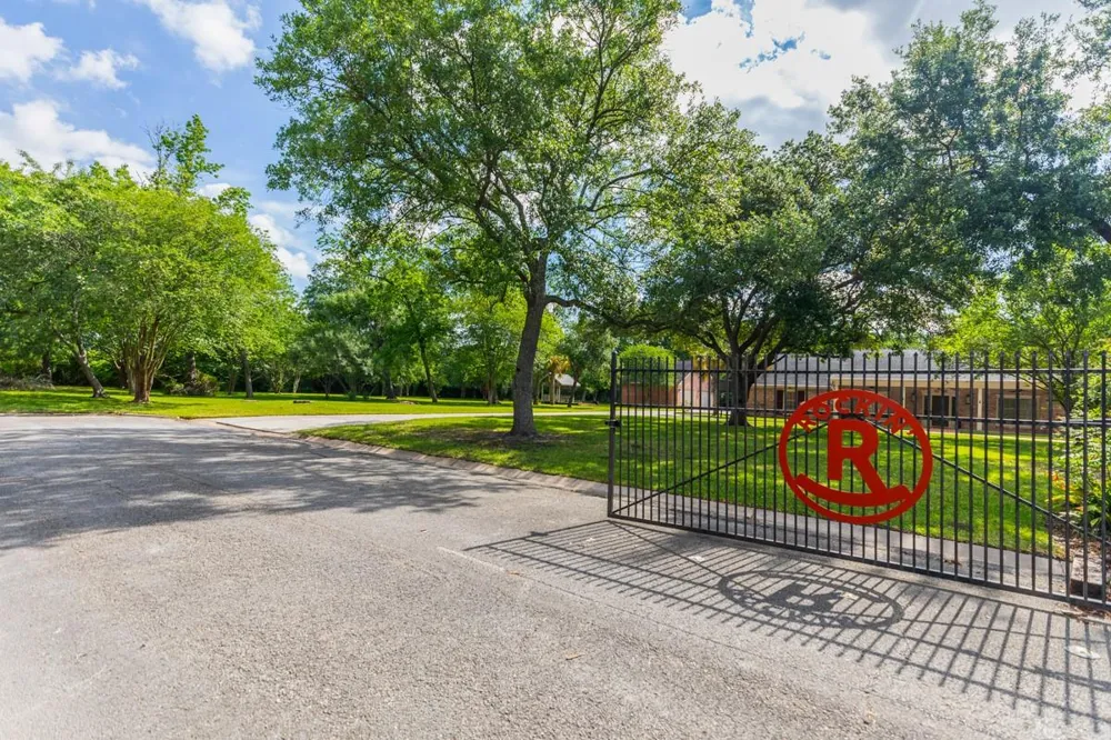 1280 Cherokee Lane Beaumont, TX 77702