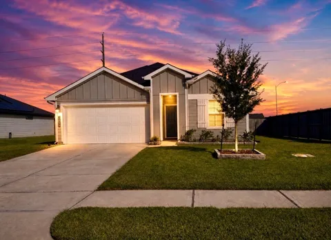 2035 Woodlark Way