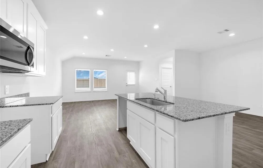 2035 Woodlark Way Sealy, TX 77474