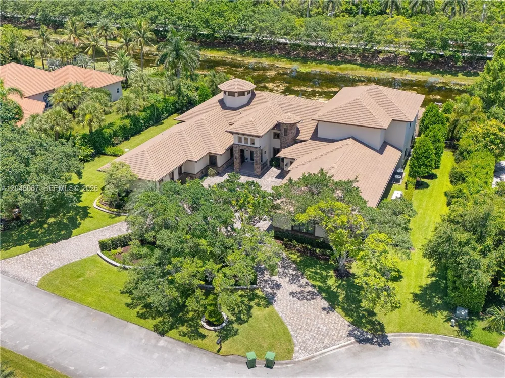 3724 Pine Lake Dr Weston, FL 33332