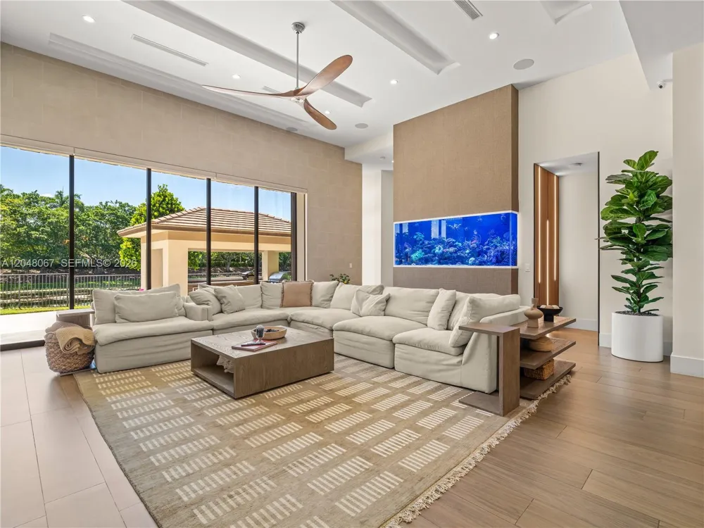 3724 Pine Lake Dr Weston, FL 33332