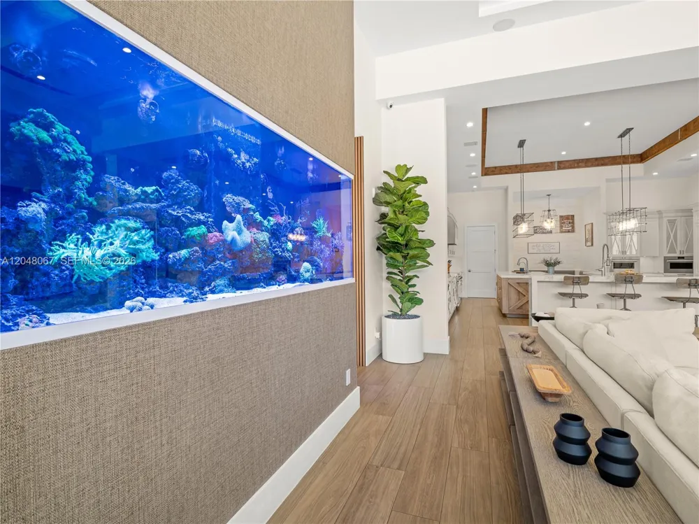 3724 Pine Lake Dr Weston, FL 33332