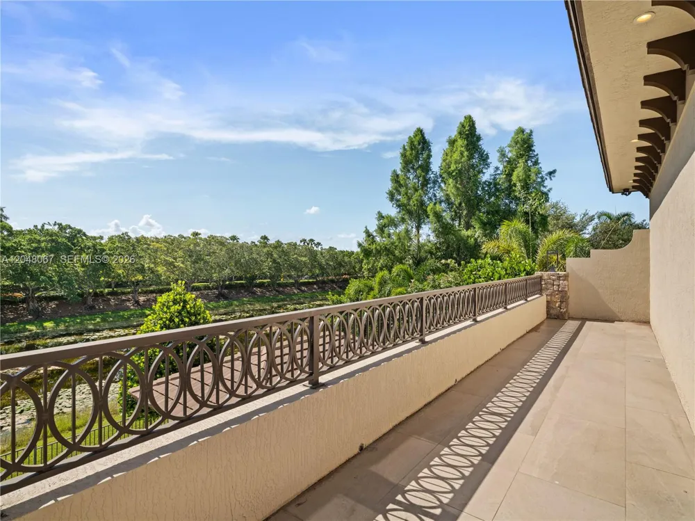 3724 Pine Lake Dr Weston, FL 33332