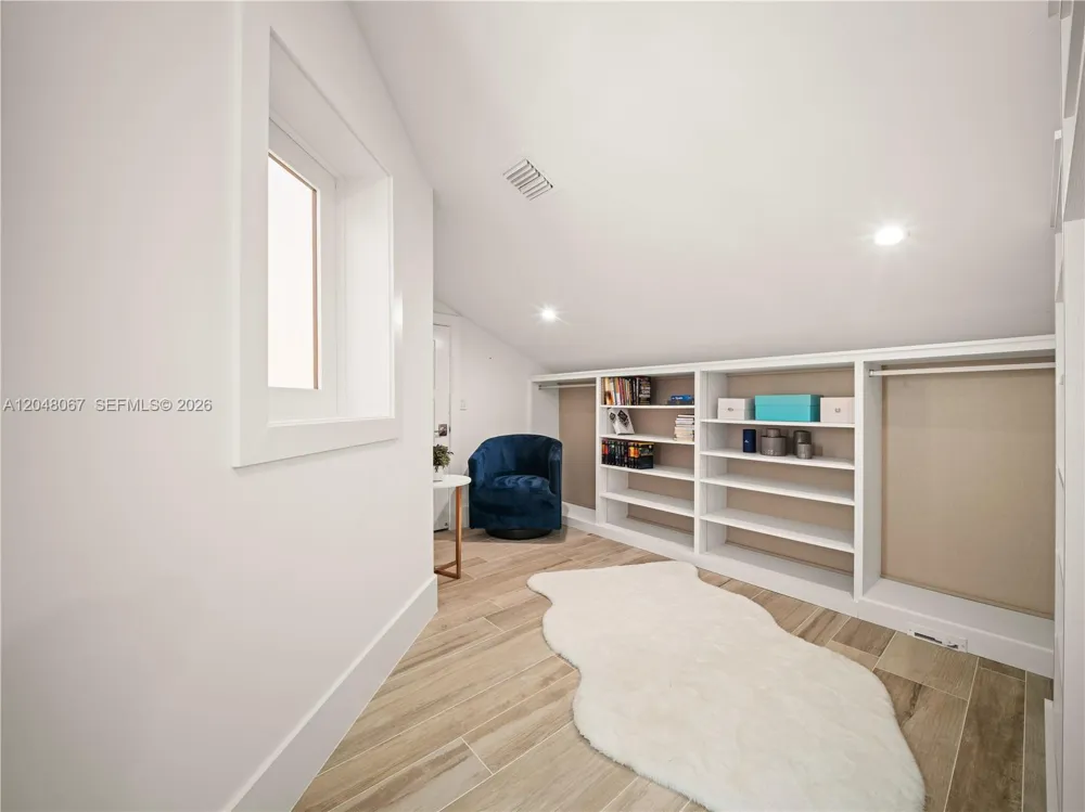 3724 Pine Lake Dr Weston, FL 33332