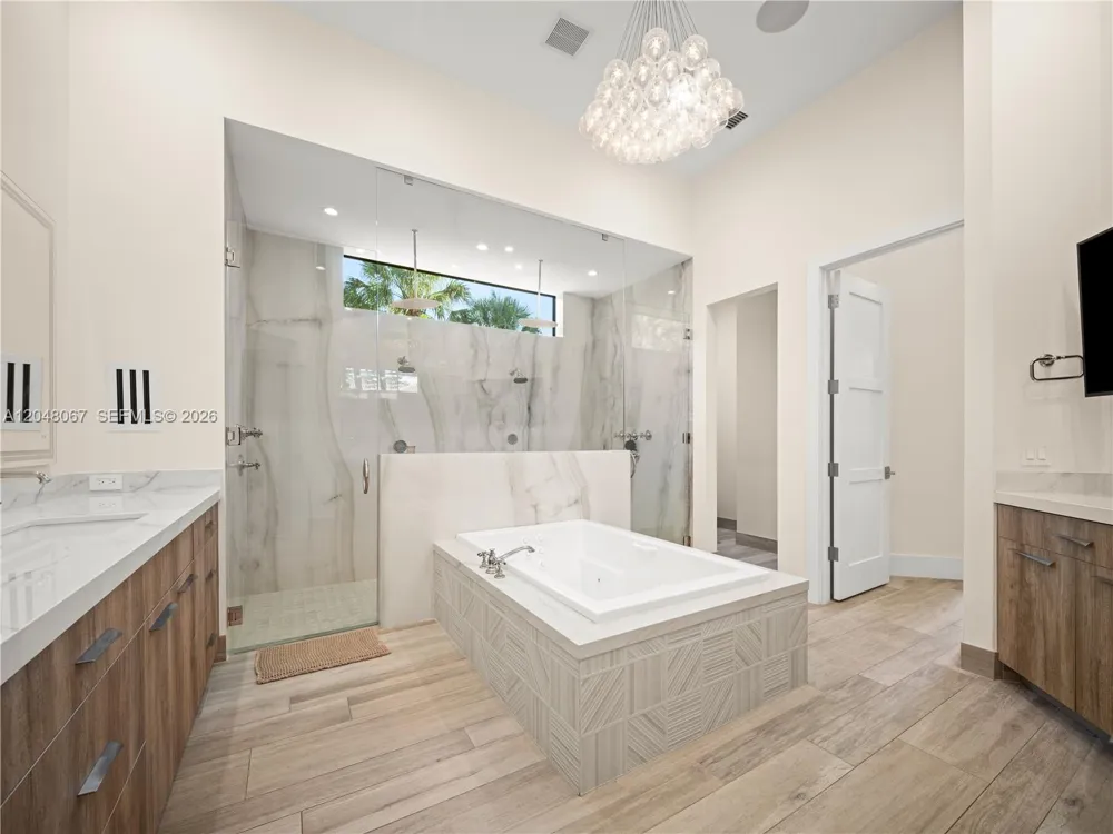 3724 Pine Lake Dr Weston, FL 33332