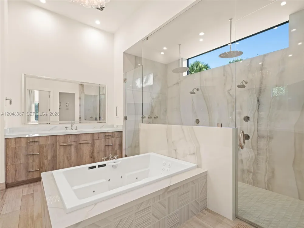 3724 Pine Lake Dr Weston, FL 33332