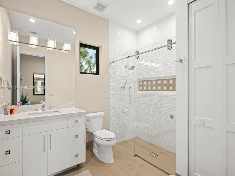 3724 Pine Lake Dr Weston, FL 33332